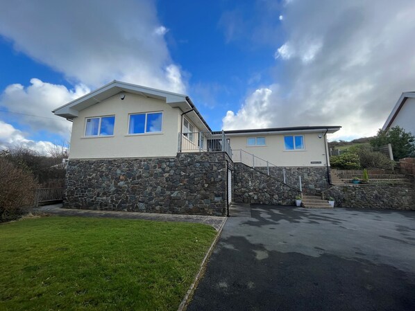 Exterior - Aelwyd Y Don (Cardigan)