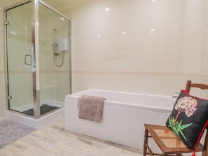 Cottage | Bathroom | Shower - Aelwyd Y Don (Cardigan)