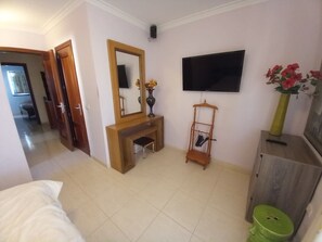 3 slaapkamers, een strijkplank/strijkijzer, wifi