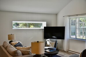 Smart TV, DVD player - Renovated Modern Gem w/AC – Walk to Cooperstown All-Star Village, Sleeps 6 (Oneonta)