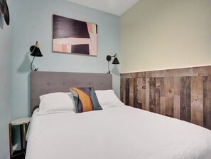 1 slaapkamer, een strijkplank/strijkijzer, gratis wifi, beddengoed