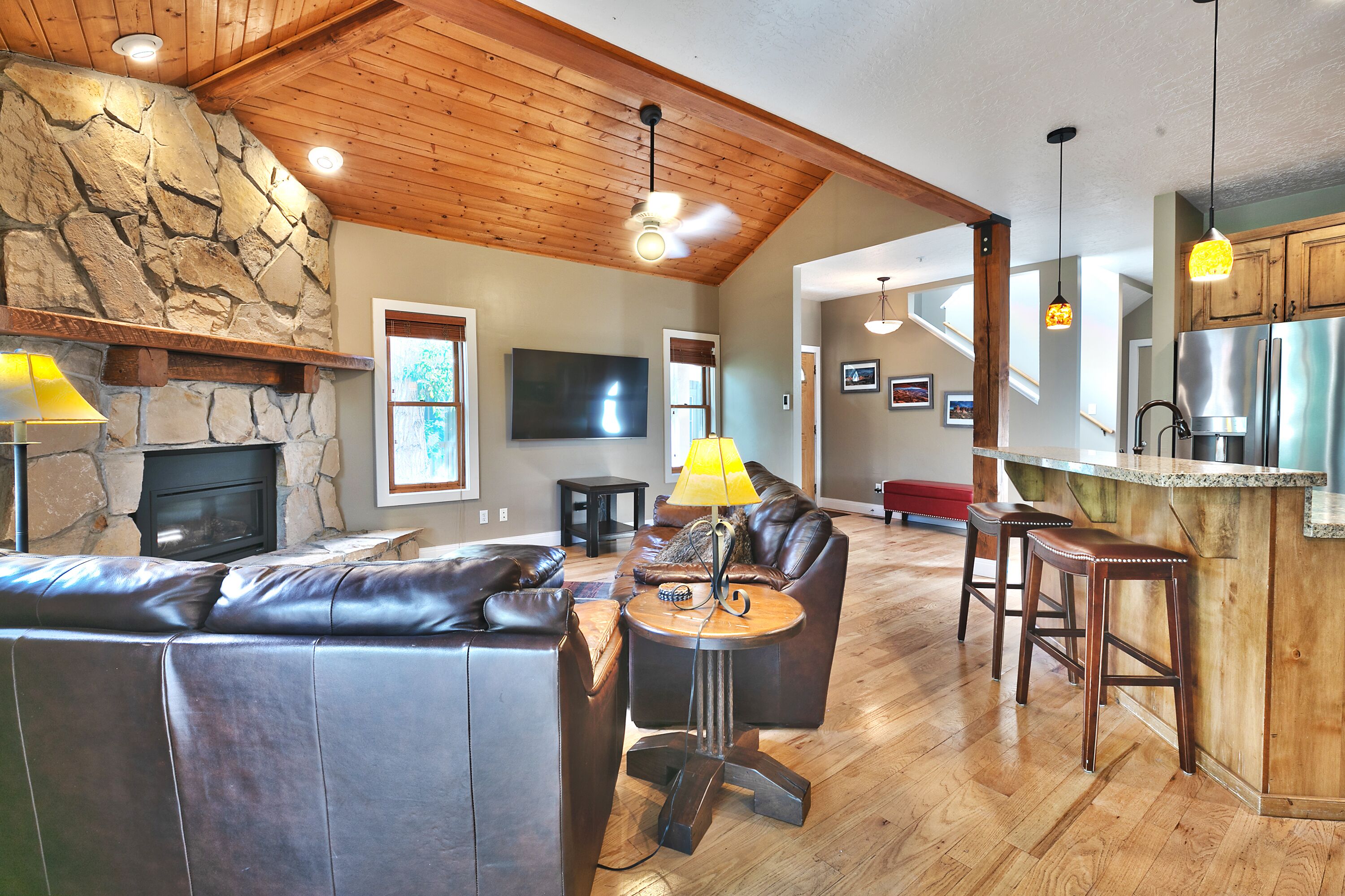 Smart TV, fireplace, DVD player