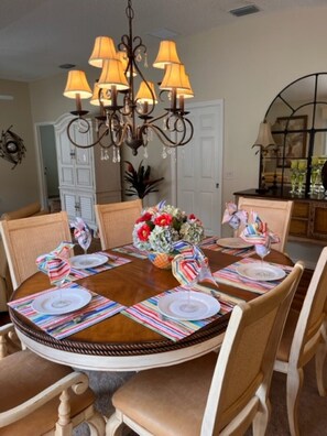 Dining - Fabulous Courtyard Villa 1 mile to Sumter Landing (The Villages)