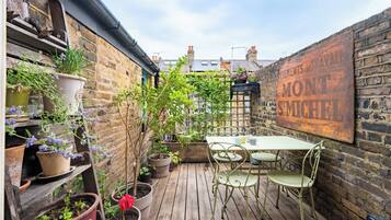 House (2 Bedrooms) | Garden