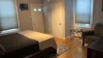 3 habitaciones, tabla de planchar con plancha, wifi y ropa de cama