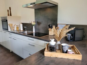 Fridge, oven, stovetop, dishwasher - Quiet and modern vacation apartment in a peaceful location on the edge of the Alps (Hausham)