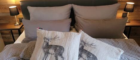 2 makuuhuonetta, silitysrauta/-lauta, vauvan matkasänky, ilmainen Wi-Fi