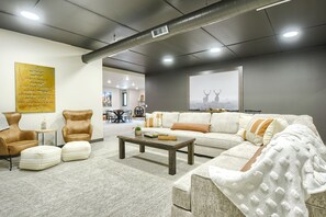 Smart-TV, Kamin, Tischfußball