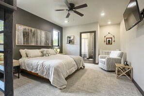 7 Schlafzimmer, Reisekinderbett, kostenloses WLAN, Bettwäsche