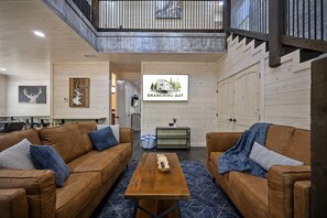 Lobby - Fun Fam Retreat HotTub Bunk Slide FirePit KidsPlay (Broken Bow)