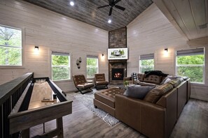 Interior - Fun Fam Retreat HotTub Bunk Slide FirePit KidsPlay (Broken Bow)