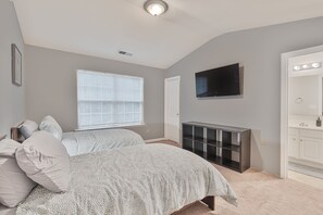 3 bedrooms, WiFi - Beautiful Cozy 3-Bedroom Townhome Retreat (Atlanta)