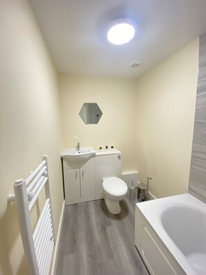 Combined shower/tub