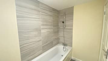 Combined shower/tub