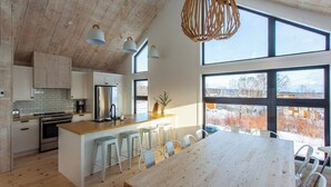 Kaffetrakter/tekoker, kjøleskap, mikrobølgeovn og ovn
