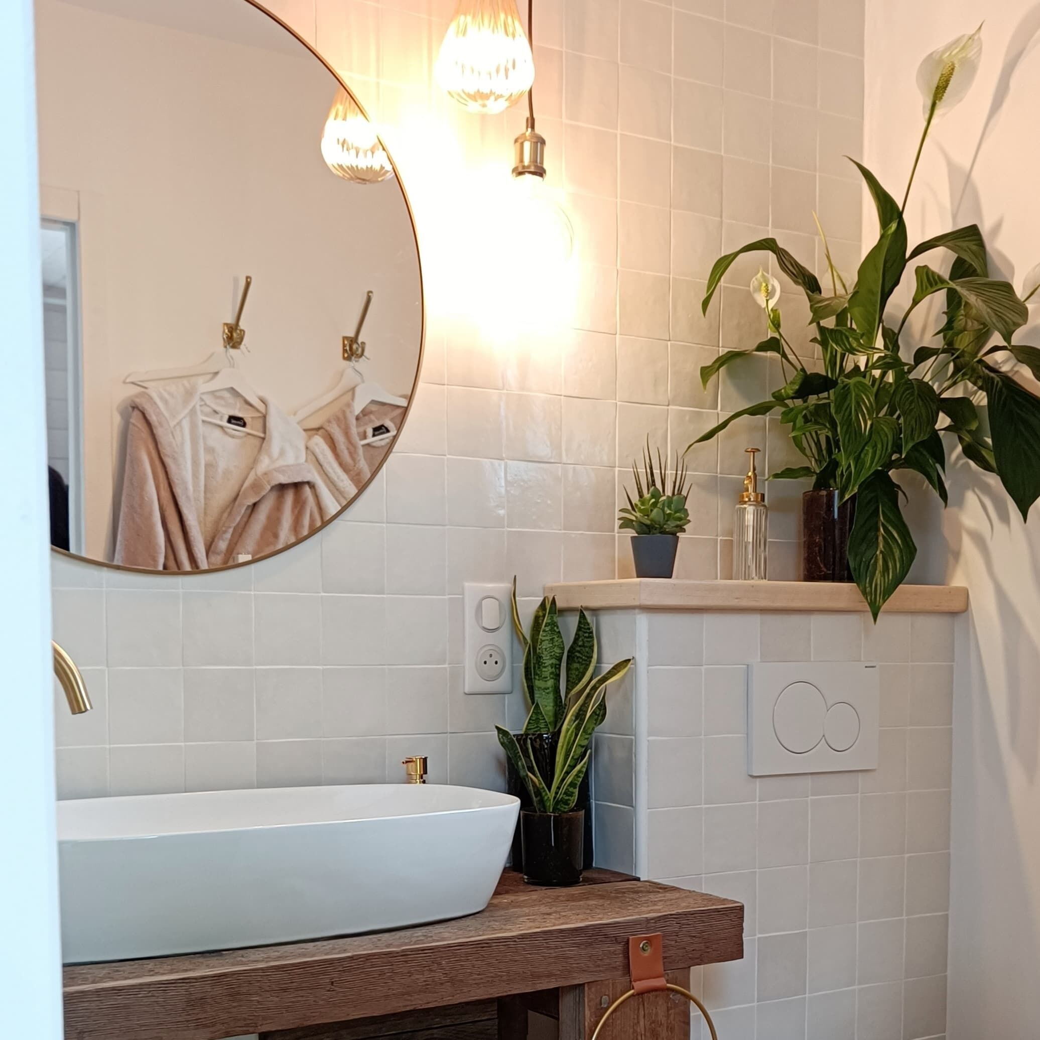 Dusch, hårtork, handdukar och tvål