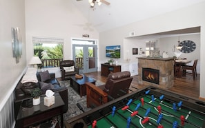 Game room - Pop's Place - King Bed, Indoor Pool Access (Pigeon Forge)
