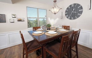 Dining - Pop's Place - King Bed, Indoor Pool Access (Pigeon Forge)