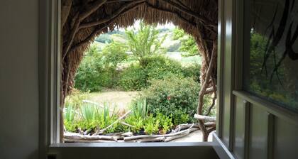 A quaint, riverside family cottage nestled in the heart of Tamar River Valley