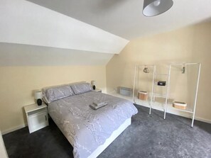 1 dormitorio, tabla de planchar con plancha, wifi
