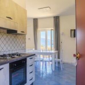 Kühlschrank, Kochgeschirr/Geschirr/Besteck