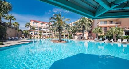 "Just Beachy" 2 Bedroom Condo at Maravilla near the beach