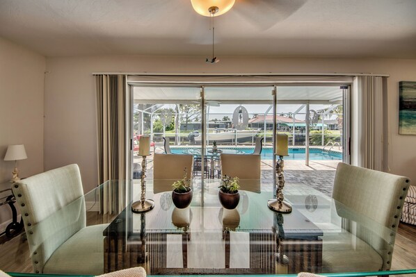 Dining - Beautiful Water Front Ranch With Pool- Yacht Club Area (Cape Coral)