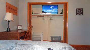 4 bedrooms, iron/ironing board, travel crib, free WiFi