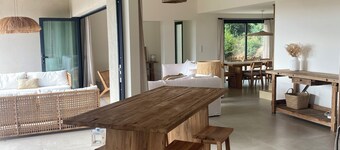 New villa. 180-degree sea view, 6 bedrooms en suite, swimming pool, pétanque, Golfe St Tropez.