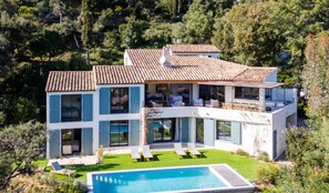Exterior - New villa. 180-degree sea view, 6 bedrooms en suite, swimming pool, pétanque, Golfe St Tropez. (LA CROIX VALMER)