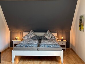 3 bedrooms, desk, iron/ironing board, travel cot