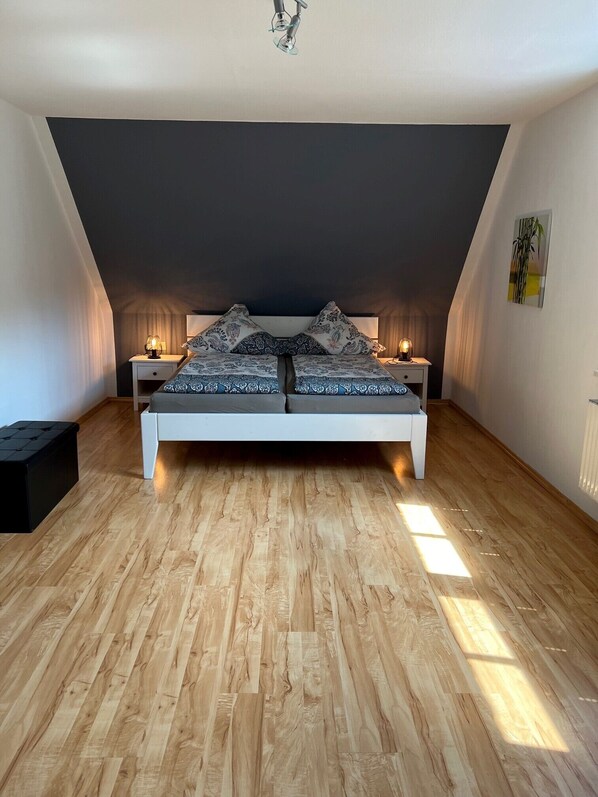 3 bedrooms, desk, iron/ironing board, travel crib - Vacation apartment 130sqm (Vierden)