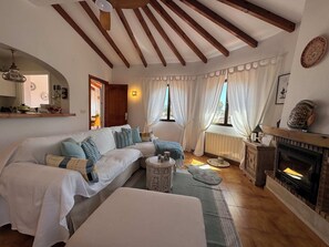 TV, fireplace - Villa Peonia Summary: (Benissa)