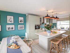 Cottage | Interior