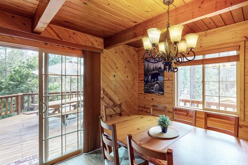 Cozy Blue Lake Springs Cabin with Large Deck, Grill, WiFi, & Private W/D