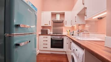 Microwave, oven, stovetop, cookware/dishes/utensils