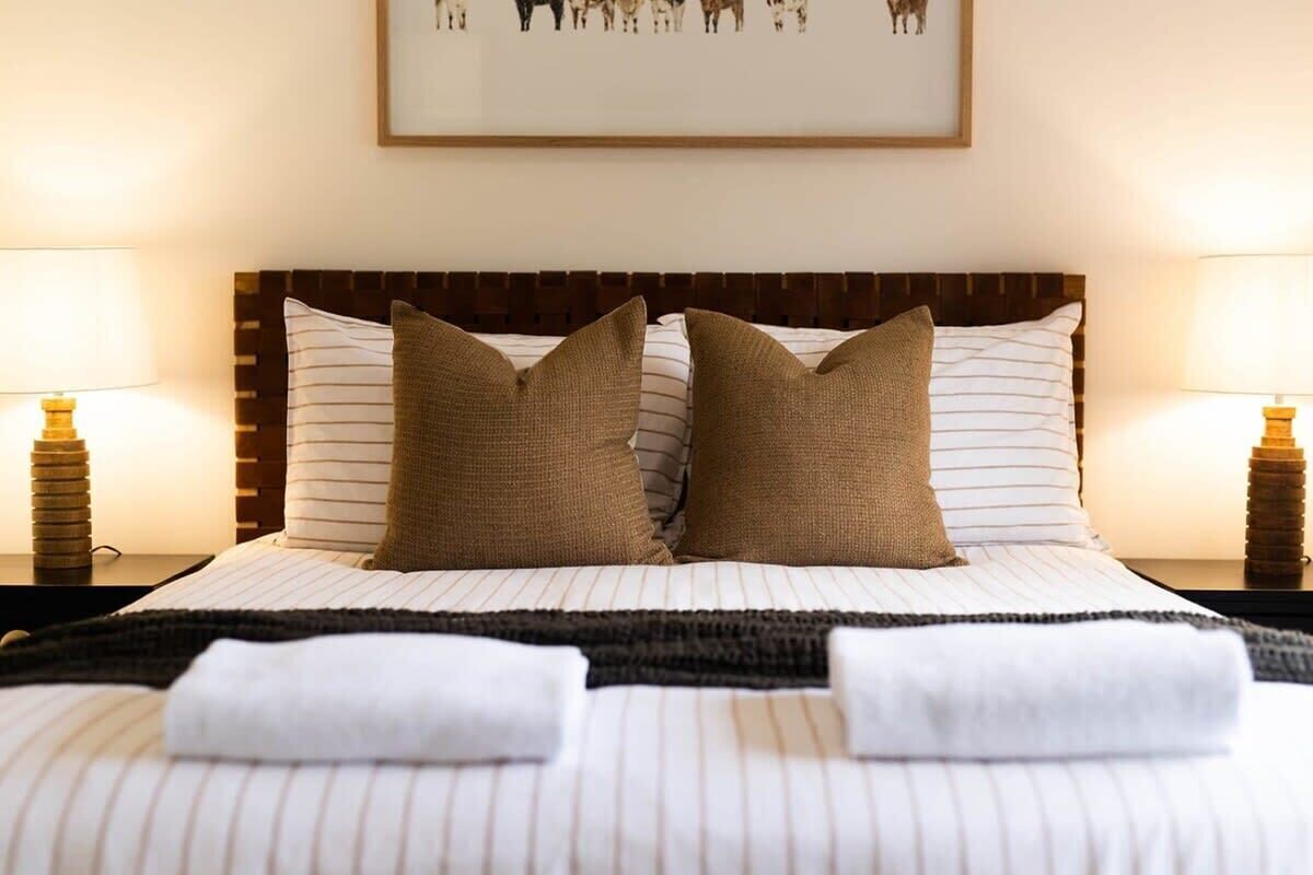 4 slaapkamers, een strijkplank/strijkijzer, reisbedje, wifi