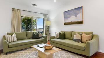 TV, Netflix, servizi in streaming, studio