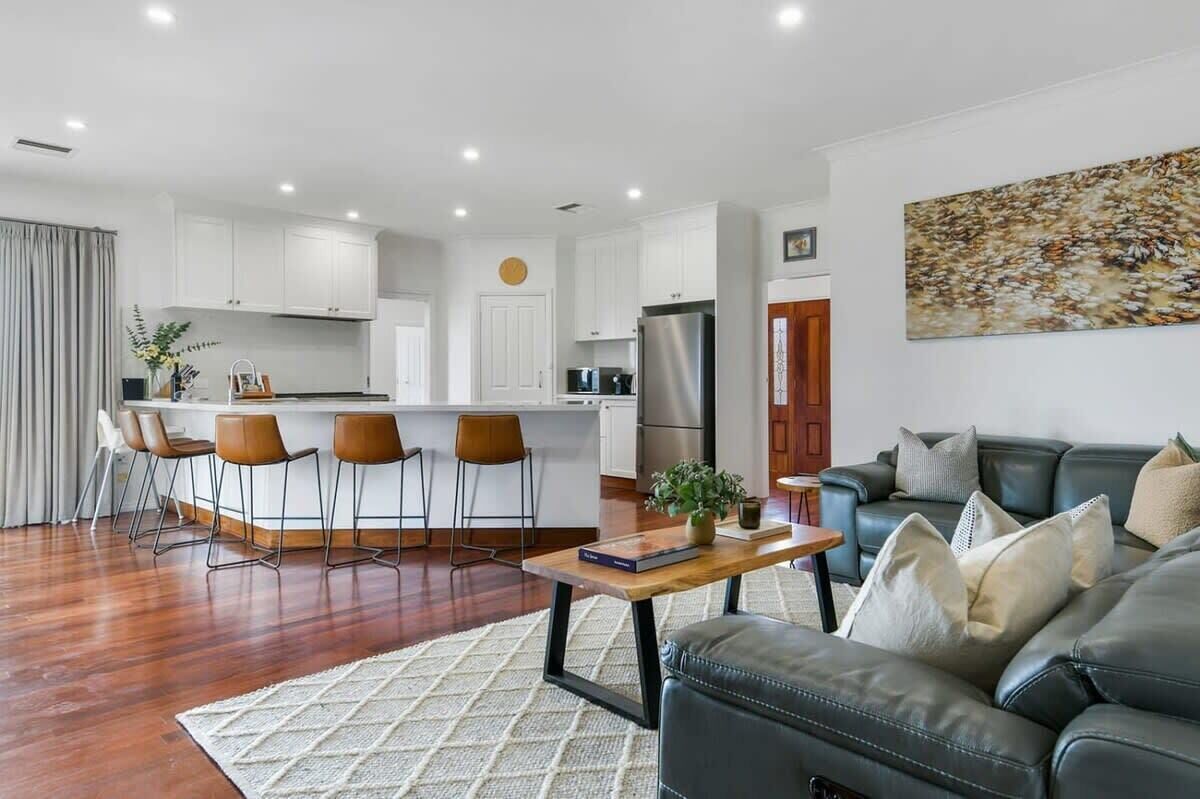 TV, Netflix, streaming services, offices