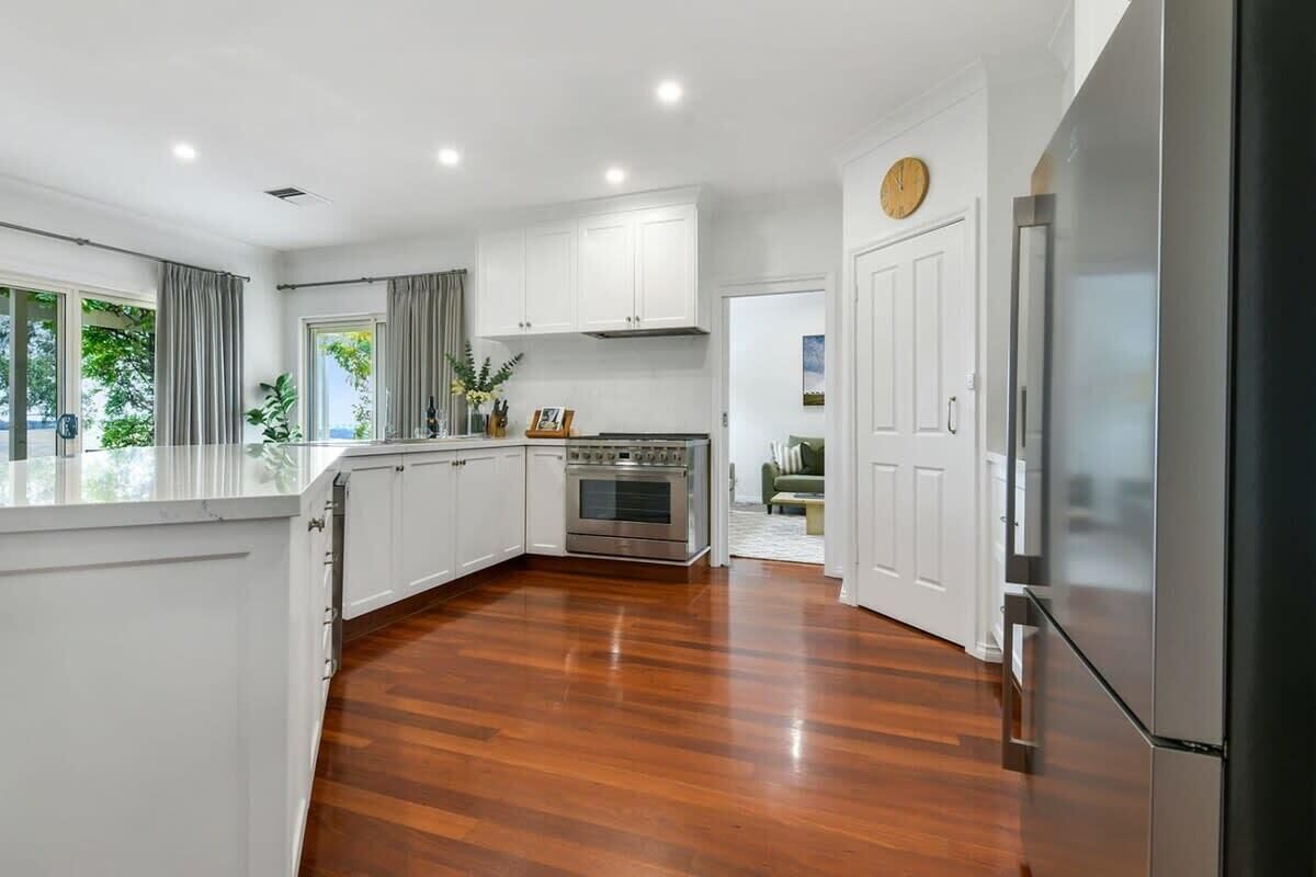 冰箱、微波炉、烤箱、炉灶