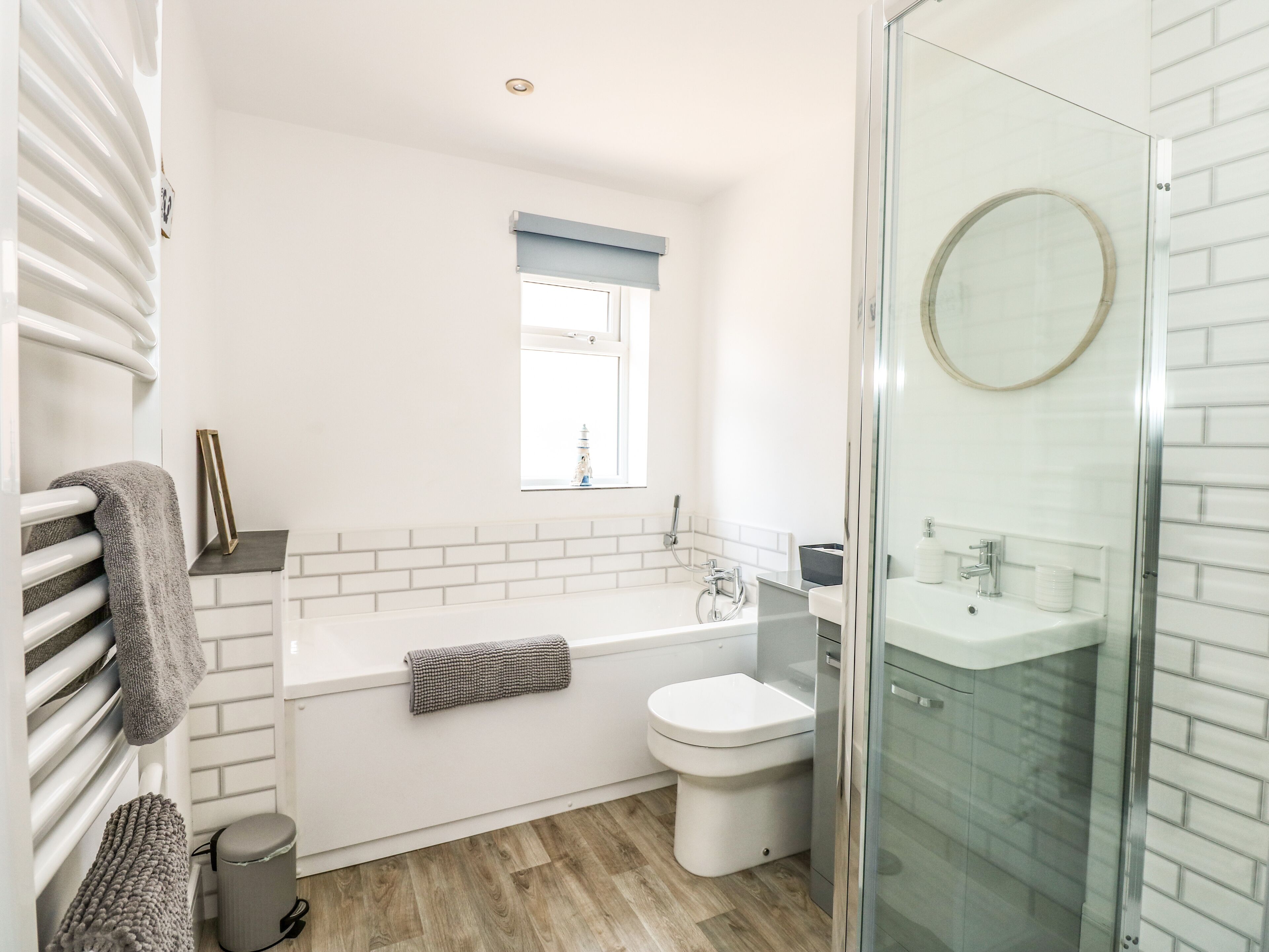 Cottage | Bathroom | Shower, hair dryer