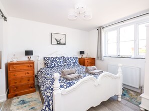 3 habitaciones, decoración personalizada y muebles diferentes 