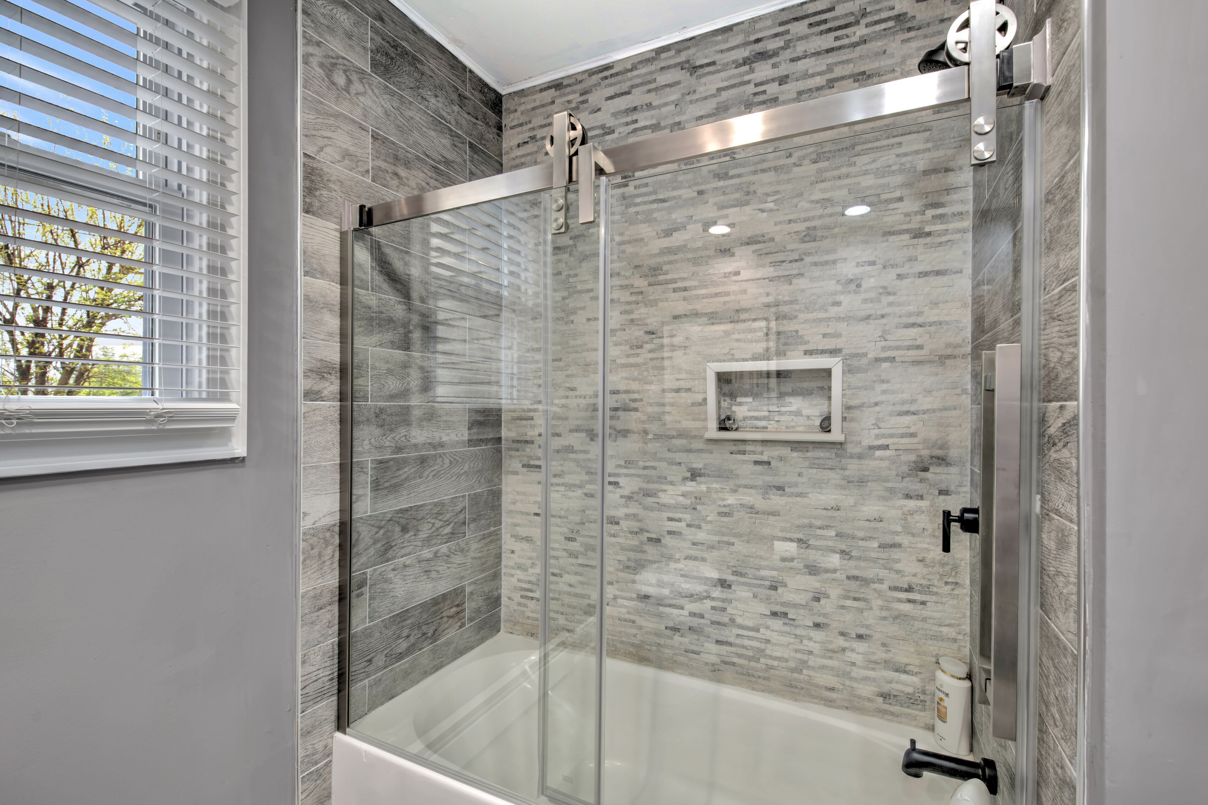 Combined shower/tub