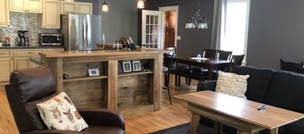 The Fuller House - 15 Mins from Colgate