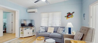 Old Florida bungalow with WiFi, AC, washer/dryer, & patio - walk to beach