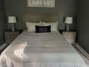 3 makuuhuonetta, silitysrauta/-lauta, ilmainen Wi-Fi, vuodevaatteet