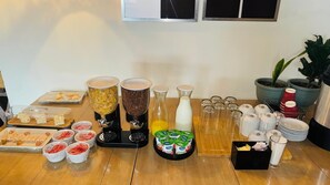 Daily continental breakfast for a fee - Cardedeu Suites (San Salvador)