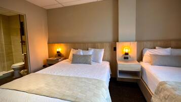 Classic Apartment Triple Room Queen / Twin | 1 bedroom, desk, laptop workspace, iron/ironing board (on request)