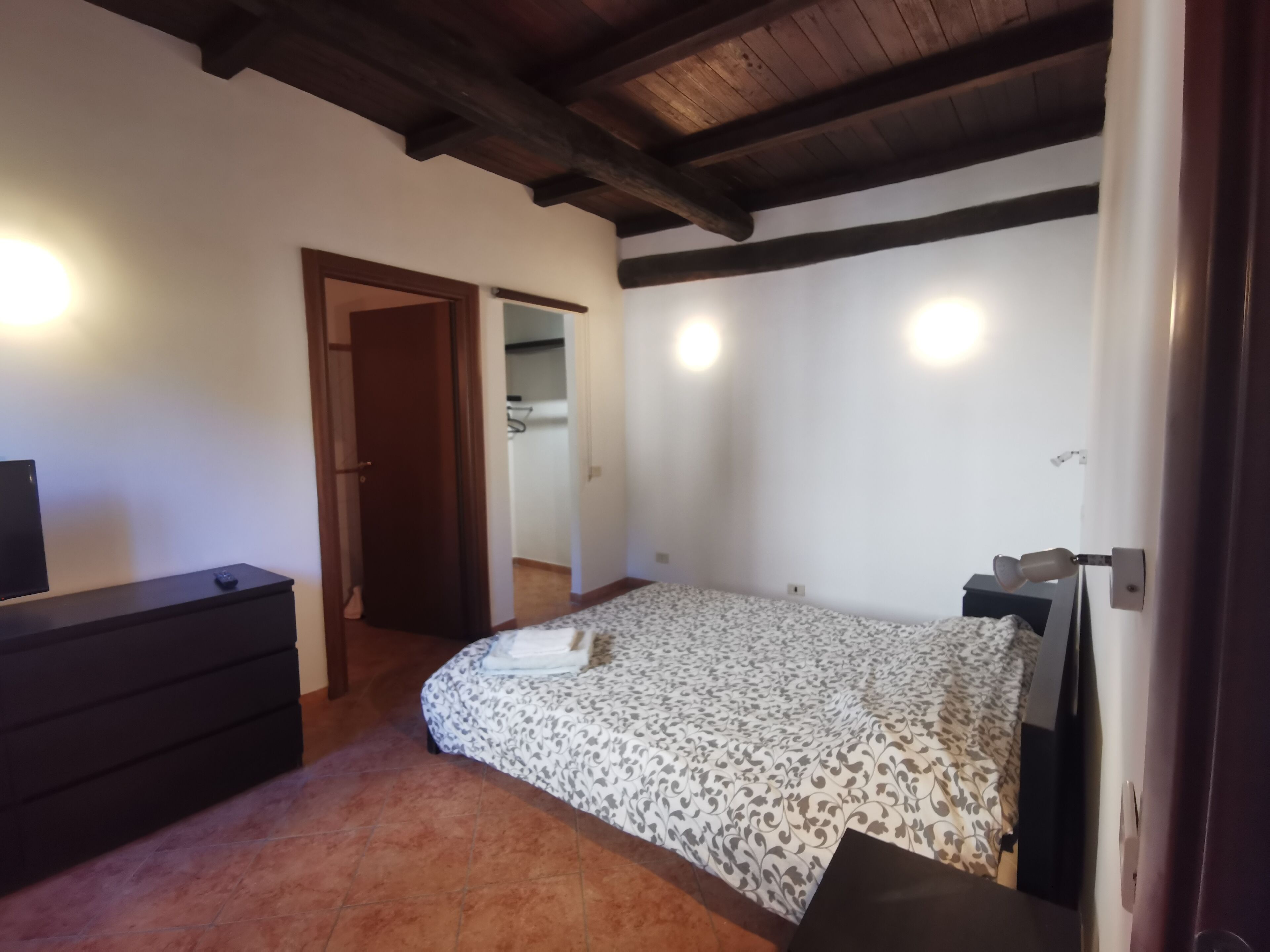 1 camera, Wi-Fi gratuito, lenzuola