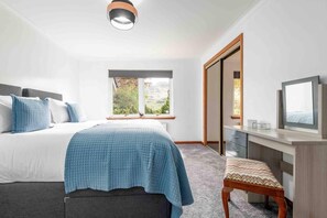 House, Multiple Beds | 3 bedrooms, iron/ironing board, travel crib, free WiFi